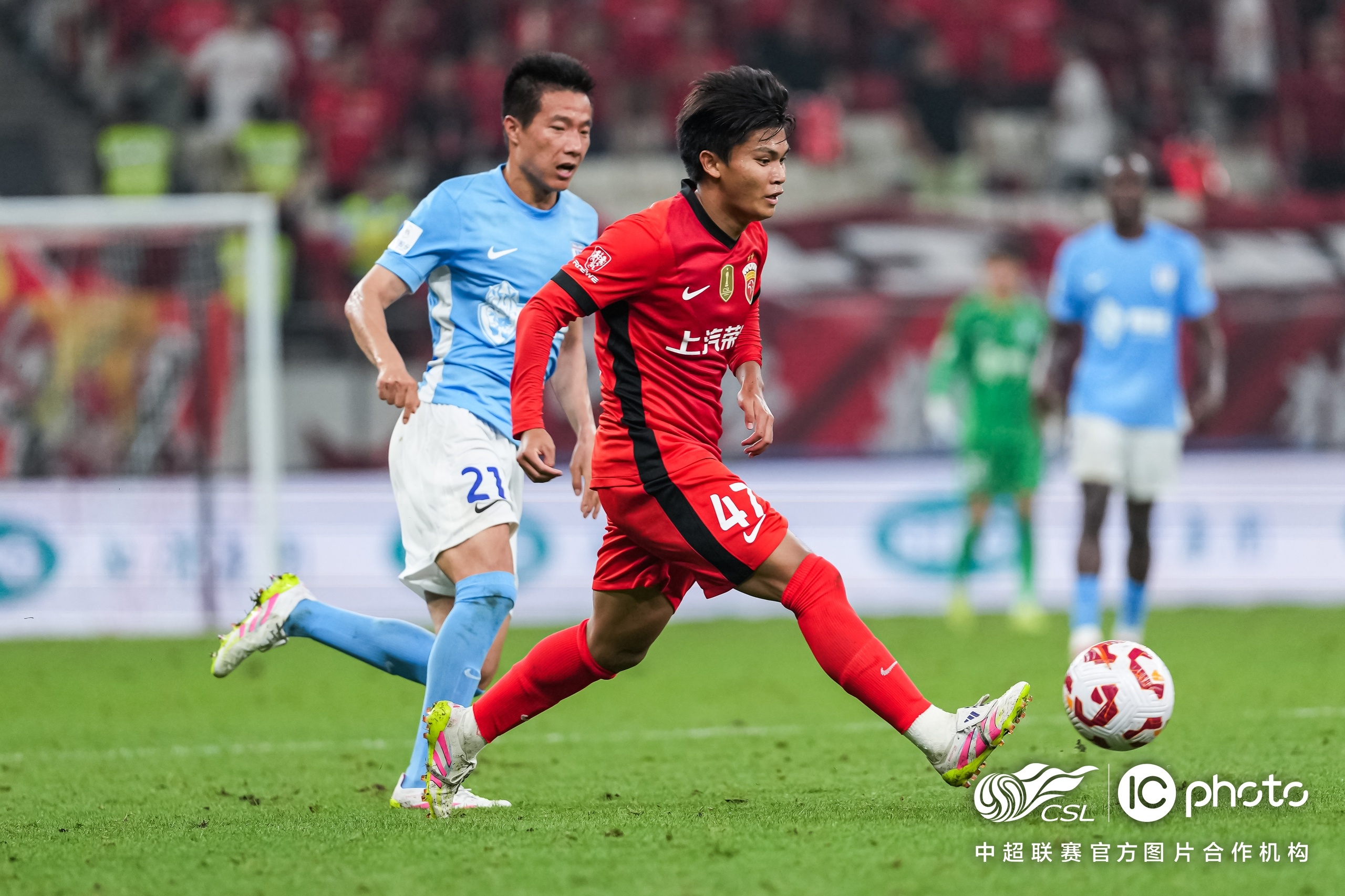 关于赛地聚焦——中超今晚热度飙升;皇家马德里远射贴柱;质疑声仍在;控场能力受关注的信息-米兰体育官网